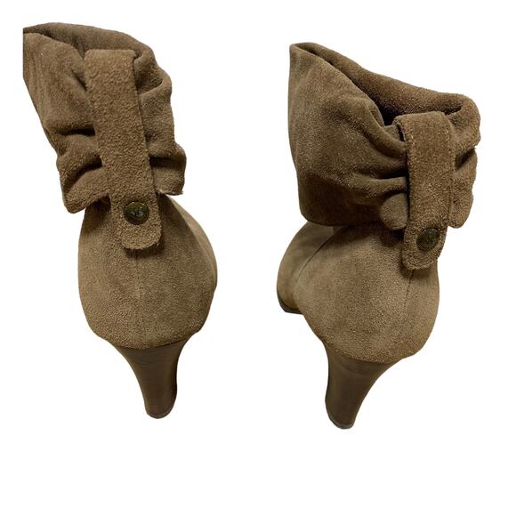 BCBGeneration Suede Foldover Neutral Beige Heeled Booties Size 8 1/2 - Picture 5 of 6